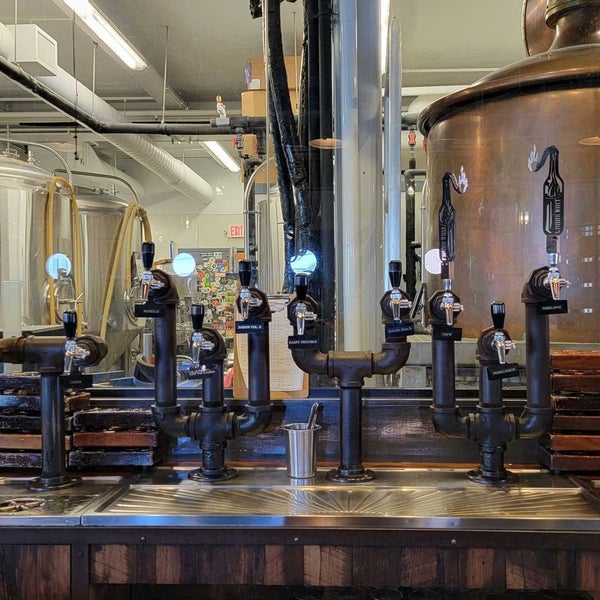 5/9/2022 tarihinde Tonyziyaretçi tarafından Liquid Riot Bottling Company'de çekilen fotoğraf