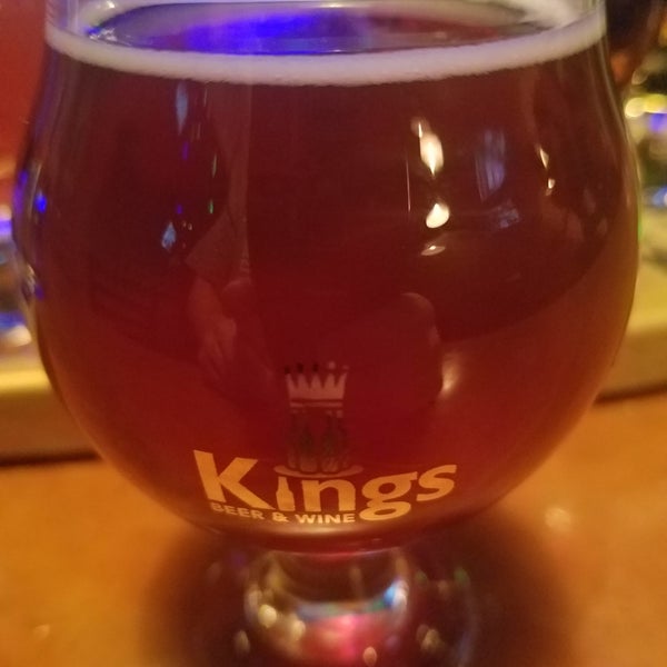 Foto scattata a Kings Beer &amp; Wine da Tony il 1/21/2020