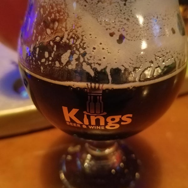 Foto scattata a Kings Beer &amp; Wine da Tony il 1/21/2020