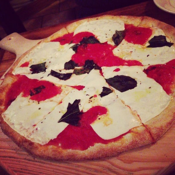 Das Foto wurde bei La Nonna Pizzeria Trattoria Paninoteca von Mika T. am 11/16/2013 aufgenommen