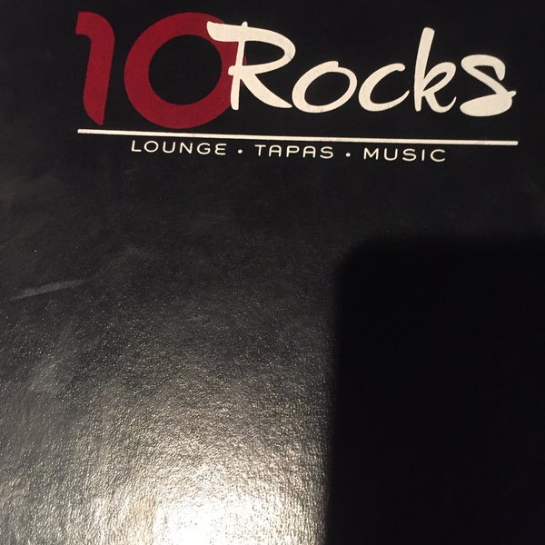 Foto scattata a 10 Rocks Tapas Bar &amp; Restaurant da Ademar O. il 11/18/2016