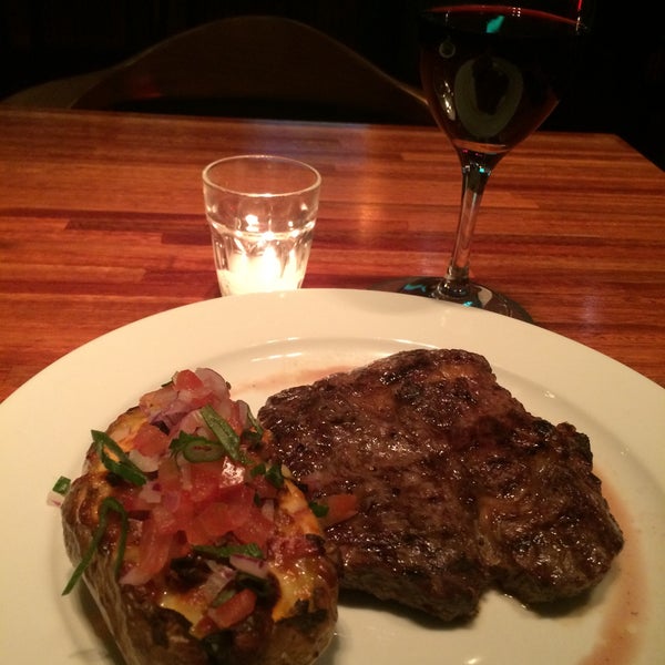 9/19/2015にPriscyla d.がDakota Steakhouse &amp; Barで撮った写真