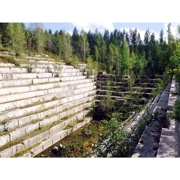 Карьер нарва. Нарва красноярск мраморный карьер. Мраморный карьер буровщина. Ороктойский мраморный карьер. Карьер нарва.