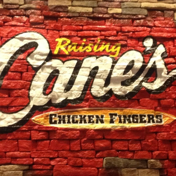 Снимок сделан в Raising Cane&#39;s Chicken Fingers пользователем Darin 5/31/2013