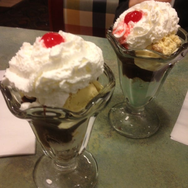 Photo taken at Friendly&#39;s by Ajc on 3/18/2013