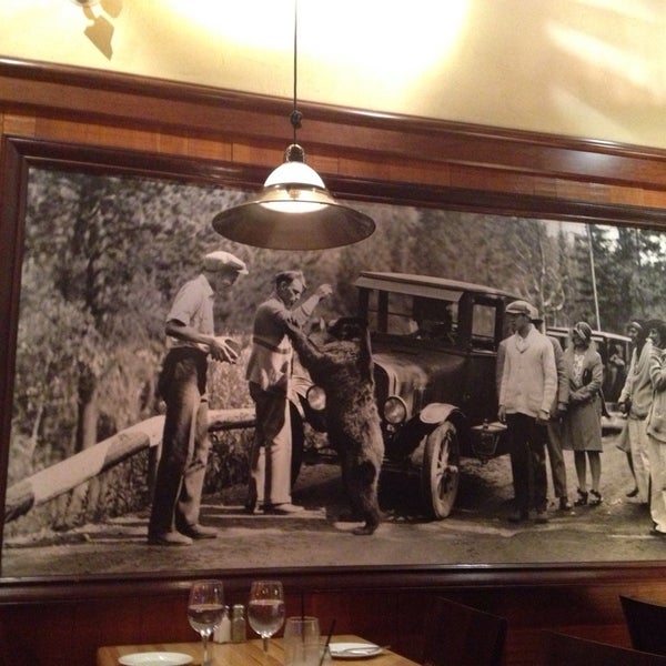 Foto tirada no(a) The Keg Steakhouse + Bar - Banff Caribou por Daria Z. em 8/12/2013