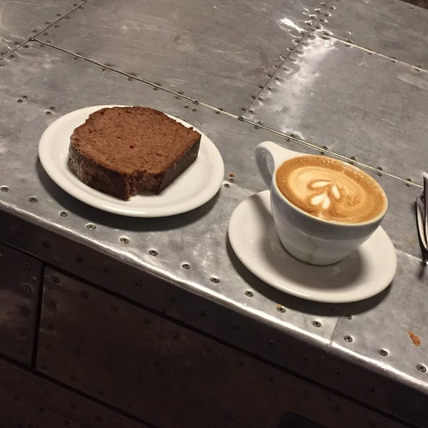 รูปภาพถ่ายที่ Public Espresso + Coffee โดย Chantale O. เมื่อ 9/10/2016