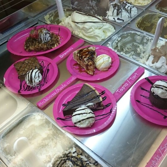 Das Foto wurde bei The Ice Cream Shop von Pink A. am 1/10/2015 aufgenommen