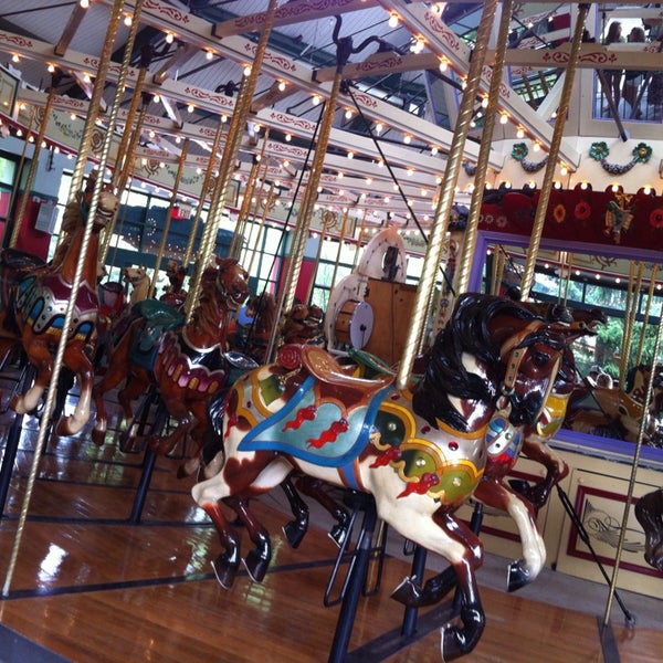 The Grand Carousel Shores & Aquarium