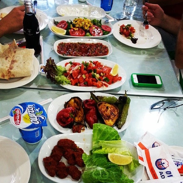 Das Foto wurde bei 01 Güneyliler Restorant von Onur am 10/15/2013 aufgenommen