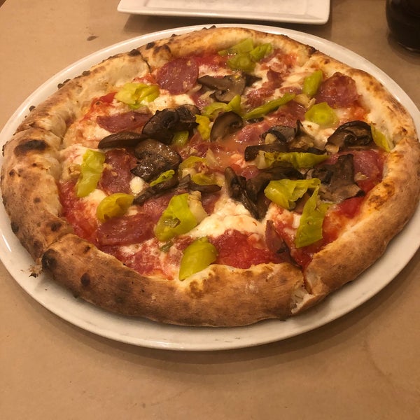 Foto diambil di Pizzeria Rustica oleh Mary pada 12/15/2019