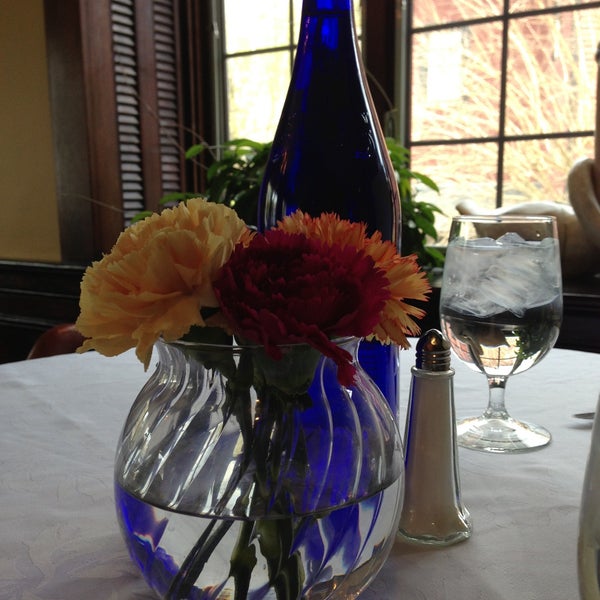 Foto tomada en Colonial Inn Restaurants  por Stephen T. el 4/27/2013