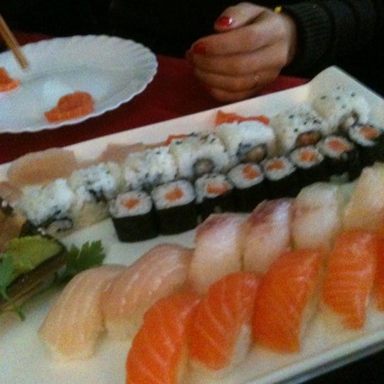 Photo taken at Sushi 189 by Ernald M. on 10/27/2012