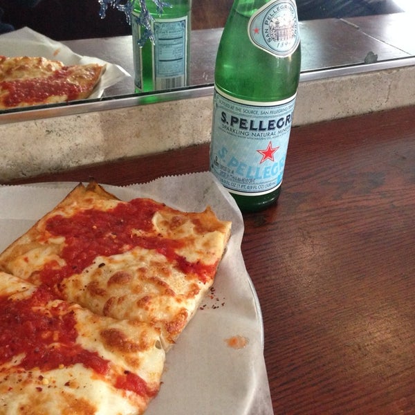 12/7/2013 tarihinde Nick R.ziyaretçi tarafından Delizia 73 Ristorante &amp; Pizza'de çekilen fotoğraf