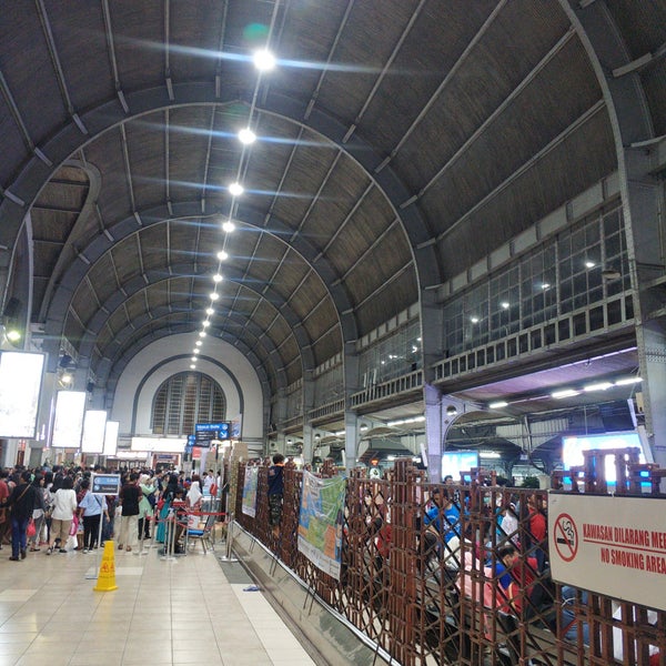 Foto diambil di Stasiun Jakarta Kota oleh pambudi pada 6/18/2018