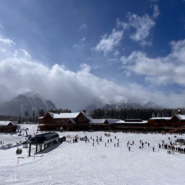 รูปภาพถ่ายที่ Lake Louise Ski Area &amp; Mountain Resort โดย Shawn เมื่อ 3/27/2023