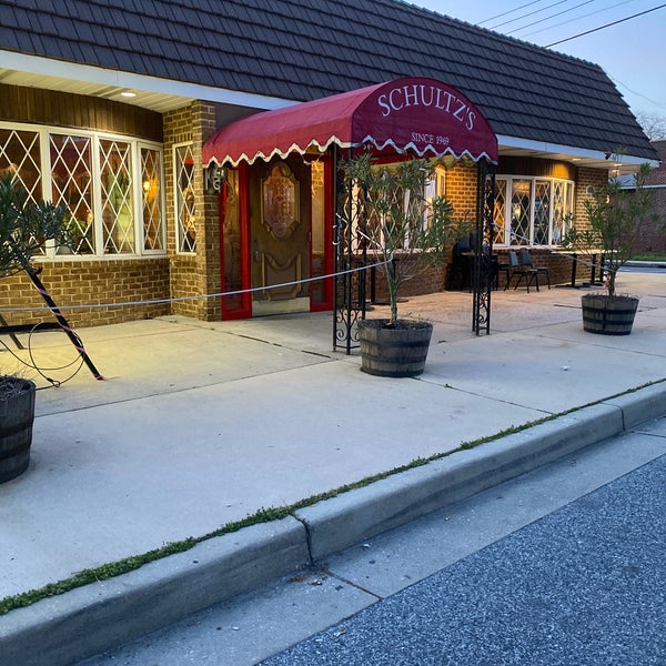 Schultz's Crab House Seafood Restaurant in Essex