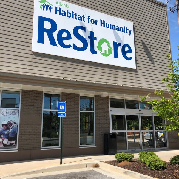 4/27/2018에 🎼 D&#39;Wayne 🎤 J.님이 Atlanta Habitat for Humanity ReStore에서 찍은 사진