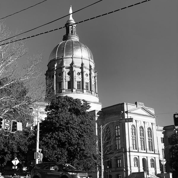 Foto diambil di Georgia State Capitol oleh 🎼 D&#39;Wayne 🎤 J. pada 3/4/2021