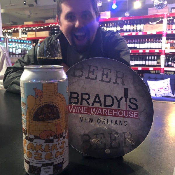 Снимок сделан в Brady&#39;s Wine Warehouse пользователем Dane M. 5/10/2019