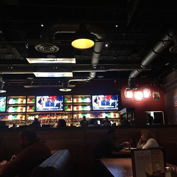 Photo taken at BJ&#39;s Restaurant &amp; Brewhouse by Alan G. on 12/22/2016