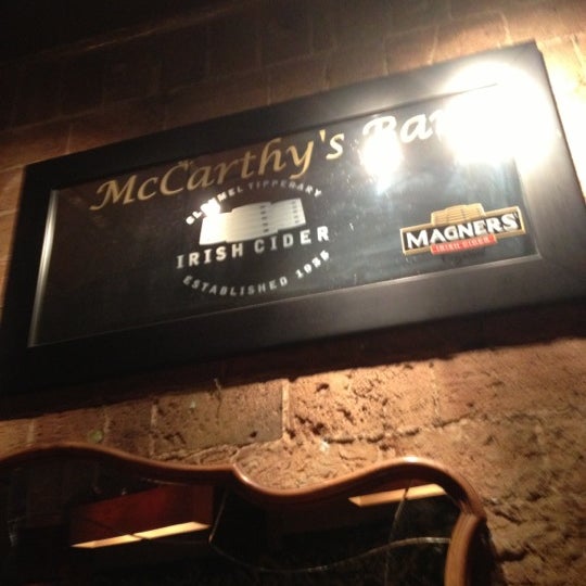 Foto tirada no(a) McCarthy&#39;s Bar por Consu em 9/30/2012