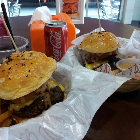 Photo taken at Burger Junkyard by Bok T. on 1/14/2013