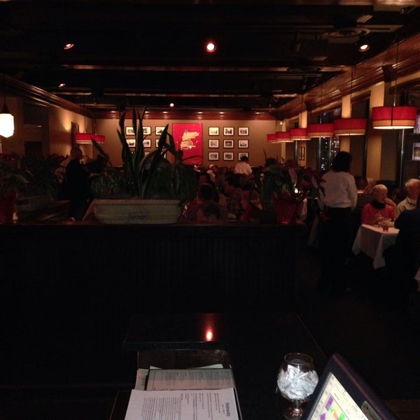 12/12/2013 tarihinde Toshi K.ziyaretçi tarafından Amerigo Italian Restaurant'de çekilen fotoğraf