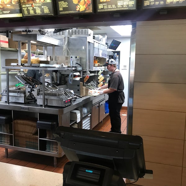 Taco Bell Fast Food Restaurant in Layton