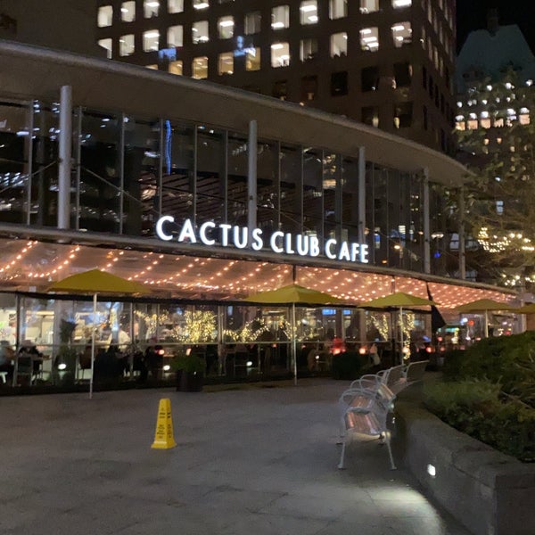 รูปภาพถ่ายที่ Cactus Club Cafe โดย Pratik G. เมื่อ 11/26/2019