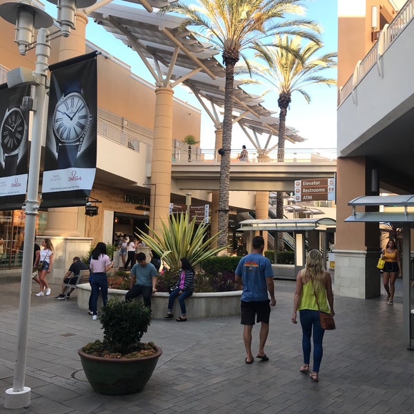 Visit the high-end Fashion Valley Mall - Go Visit San Diego