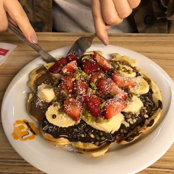 Снимок сделан в Levent Waffle пользователем Muhammed E. 3/15/2019