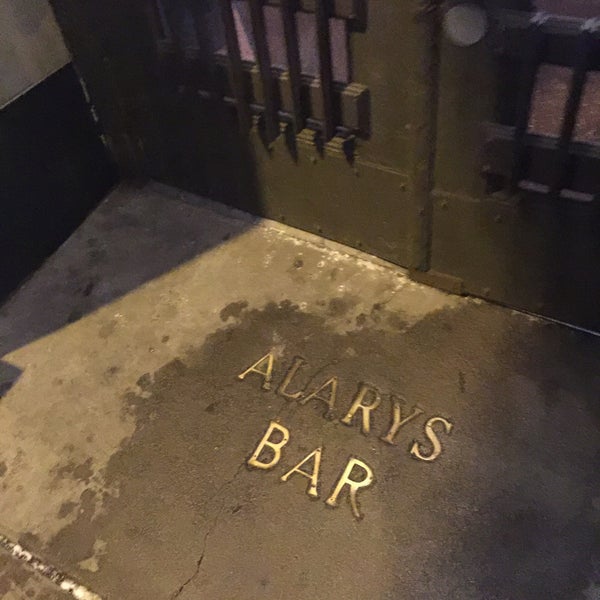 1/13/2016 tarihinde Todd G.ziyaretçi tarafından Alary&#39;s Bar'de çekilen fotoğraf