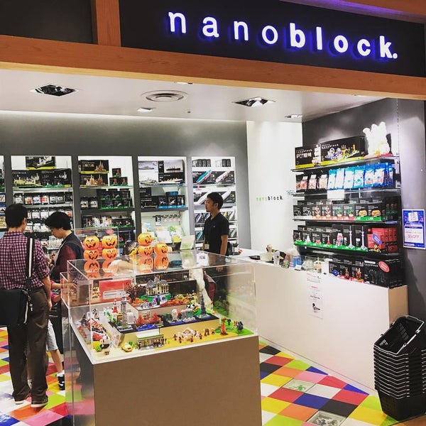 次での写真 ナノブロックストア Nanoblock Store 押上のおもちゃ ゲーム店