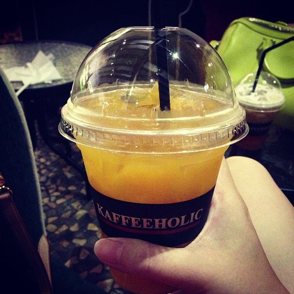 รูปภาพถ่ายที่ Kaffeeholic Coffee โดย Buffyfly เมื่อ 10/23/2013
