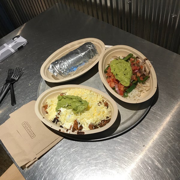 Chipotle Mexican Grill Mexican Restaurant in Akron