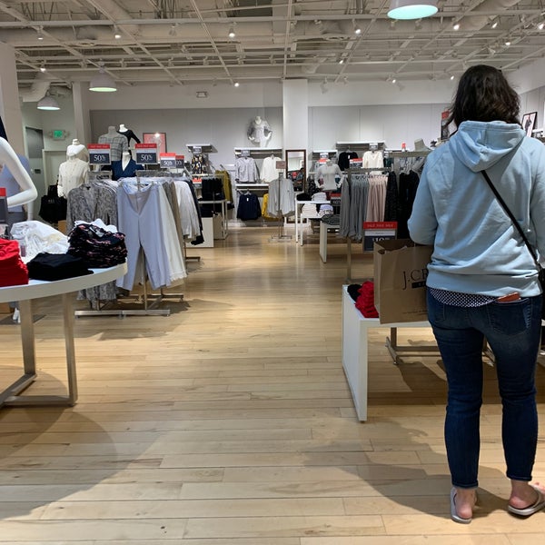 ann taylor factory outlet near me