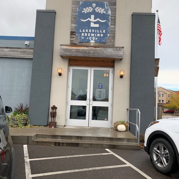 Foto tirada no(a) Lakeville Brewing Co. LLC por Jeremy B. em 10/19/2019