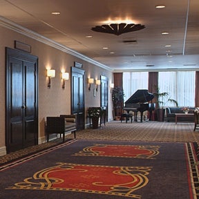 รูปภาพถ่ายที่ Delta Hotels by Marriott Montreal โดย Delta Hotels and Resorts® เมื่อ 7/2/2014