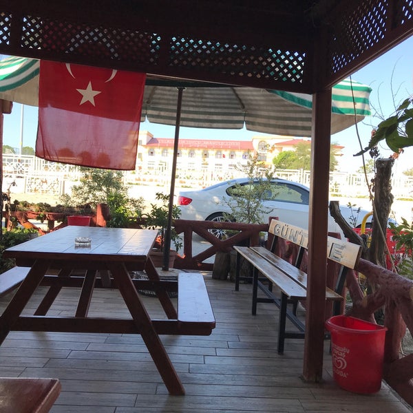Das Foto wurde bei Güntepe Restaurant Peynir Helvası ve Reçelleri von Gökhan Ç. am 9/13/2022 aufgenommen