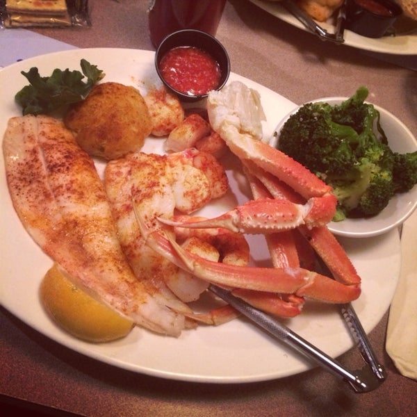 Photo taken at DiNardo&#39;s Famous Seafood by Kevin M. W. on 1/8/2014