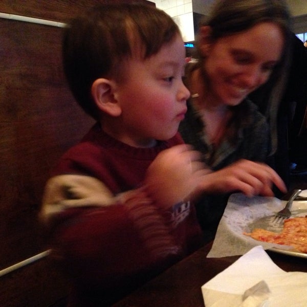 Foto tirada no(a) Rosco&#39;s Pizza por Steven L. em 2/17/2014