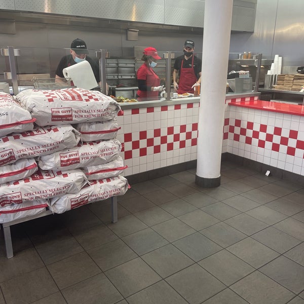 Photo taken at Five Guys by Clea R. on 5/6/2021
