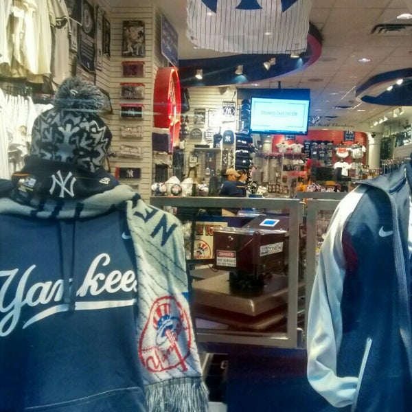 Yankees Clubhouse Shop Times Square - Picture of Yankees Clubhouse