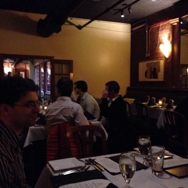 รูปภาพถ่ายที่ 1515 Restaurant โดย Gerald N. เมื่อ 11/13/2013