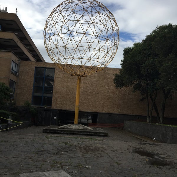 Снимок сделан в Facultad de Arquitectura - UNAM пользователем Francisco S. 10/3/2017
