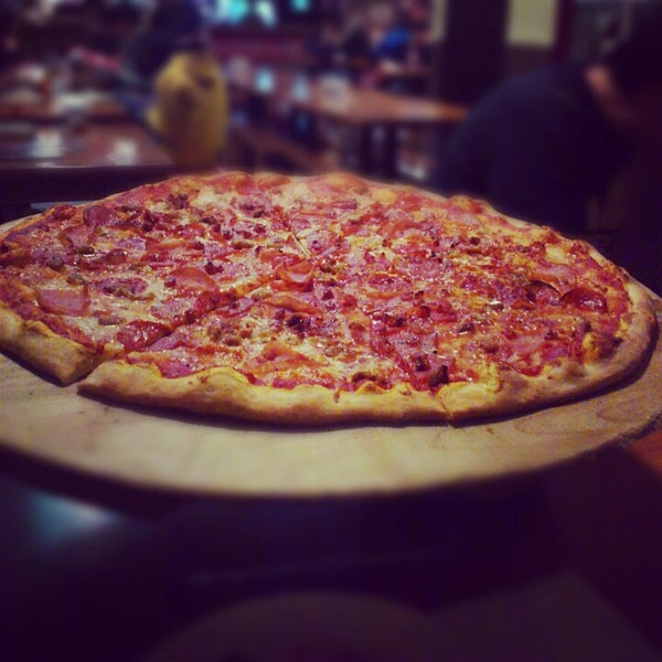 Снимок сделан в Pyro Pizza пользователем Cheryl L. 11/1/2012