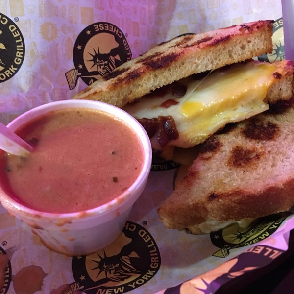 Foto tomada en New York Grilled Cheese Co.  por Chev W. el 6/29/2019