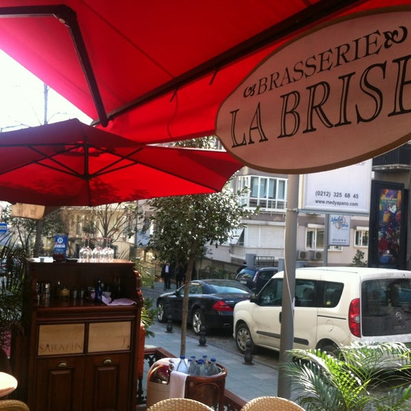 รูปภาพถ่ายที่ Brasserie La Brise โดย Erol เมื่อ 1/14/2013