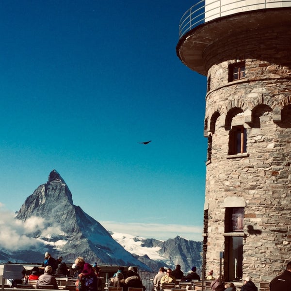 Photo taken at 3100 Kulmhotel Gornergrat Zermatt by Gilbert D. on 10/14/2018